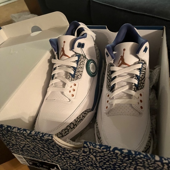 Jordan three wizards sneaker size 9 1/2 - Picture 5 of 16